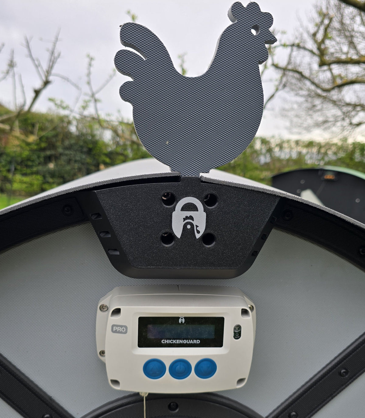 ChickenGuard Barn Chicken Coop with Pro Automatic Door Opener